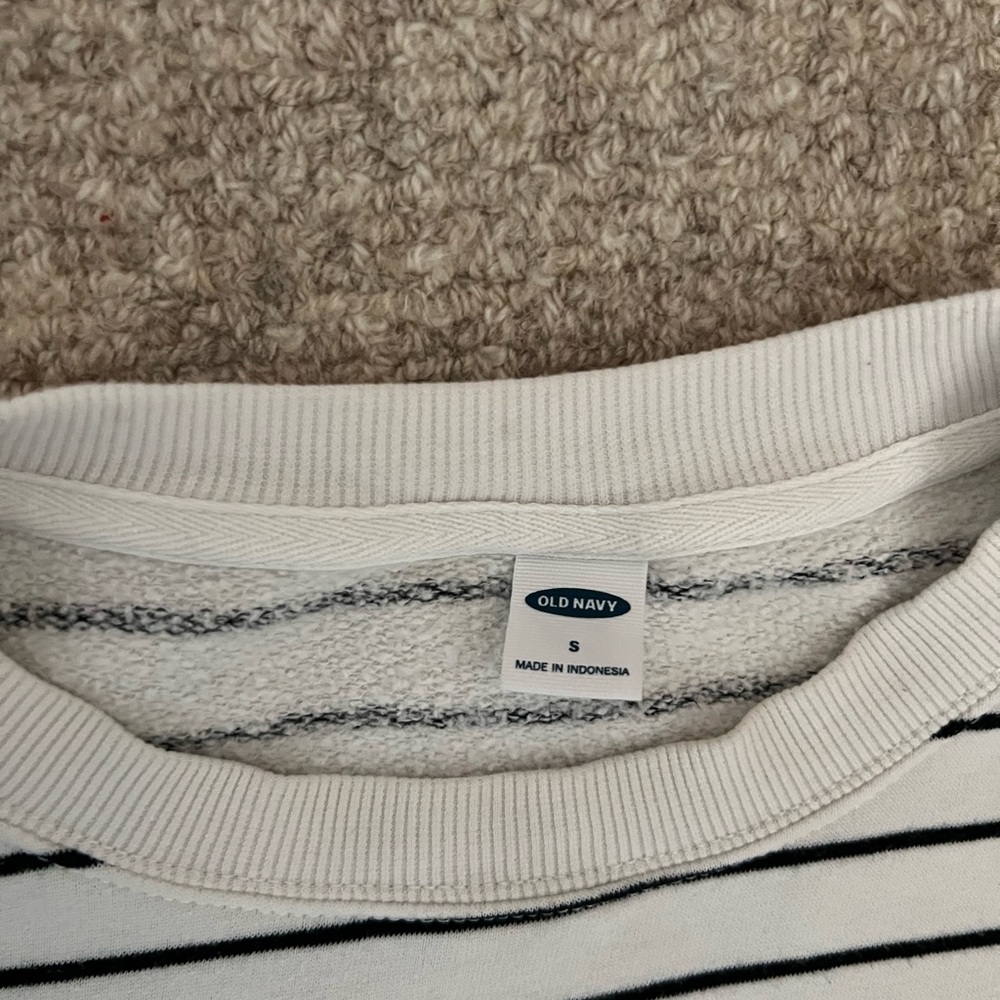 Sweater - Picture 4 of 4